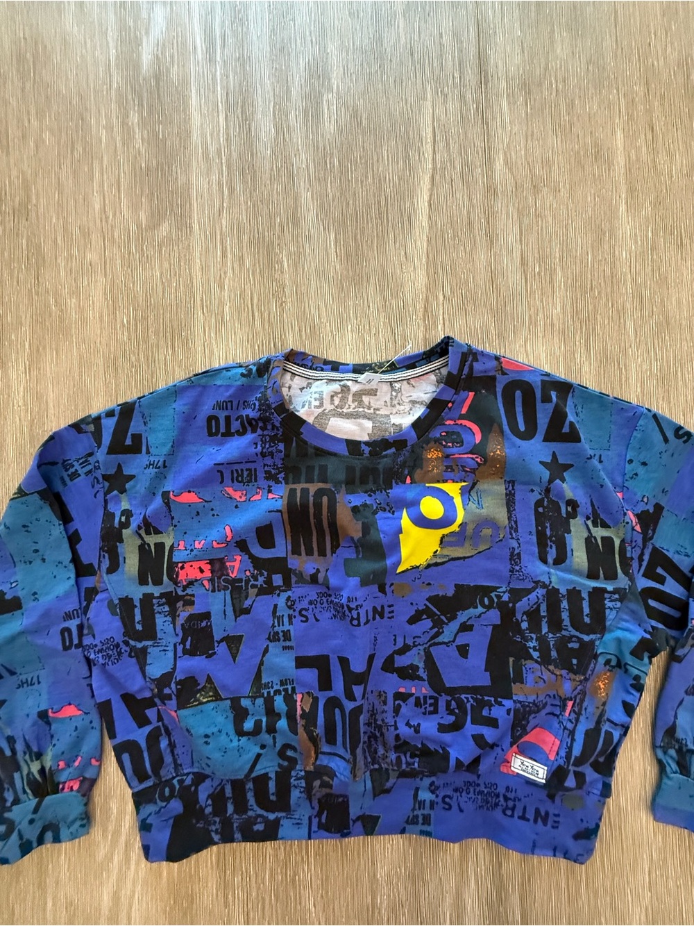 Abstract Graffiti Graphic Blue Crewneck Cropped Sweatshirt with Mixed Print